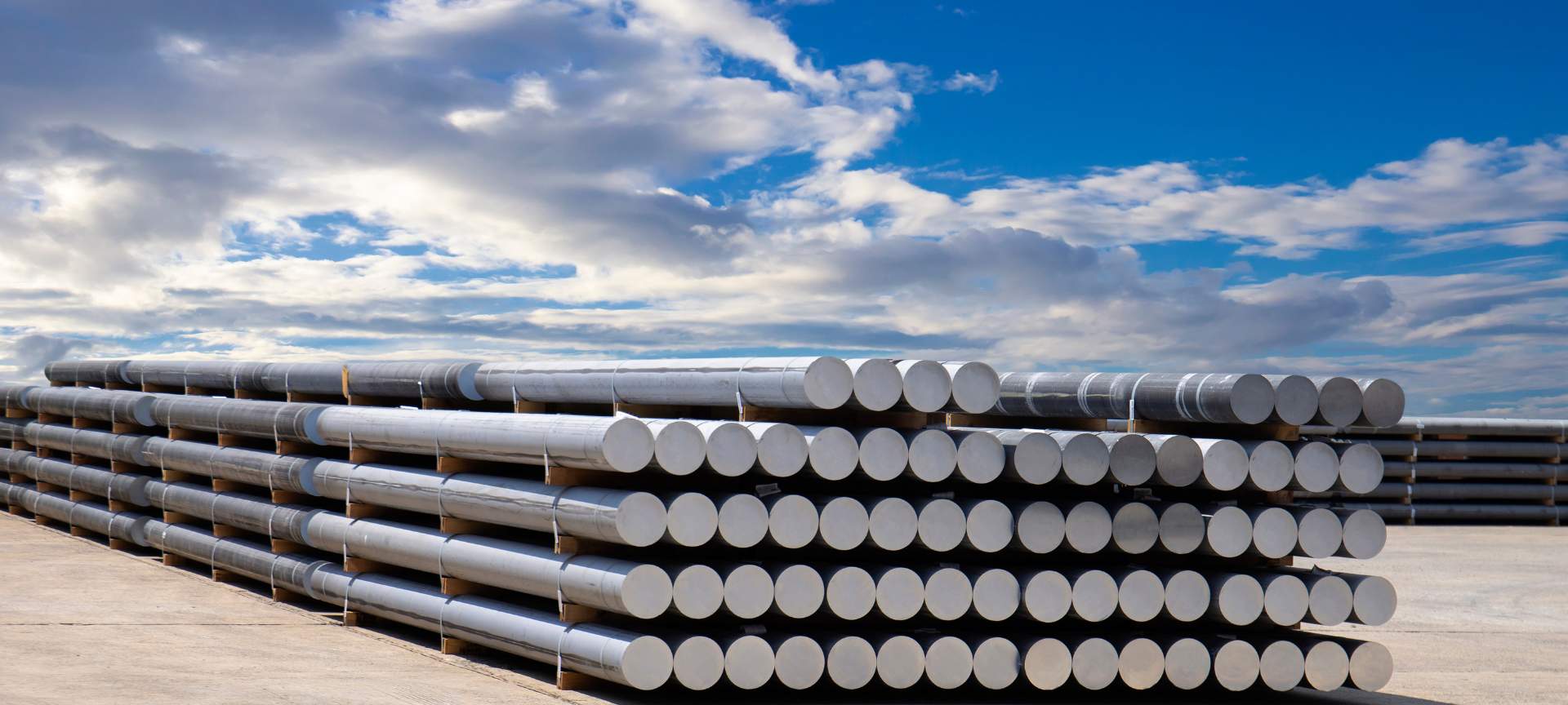 Aluminium Billets  Premium quality aluminium billets produced in various diameters and alloys for extrusion applications.